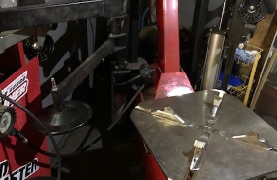 廿日市市でタイヤ組み替えなら！アンリミテッドワークスまでお気軽にお問い合わせください。